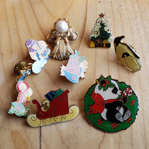 Lot of Nine Vintage Christmas Novelty Pins - Picture 6 of 6